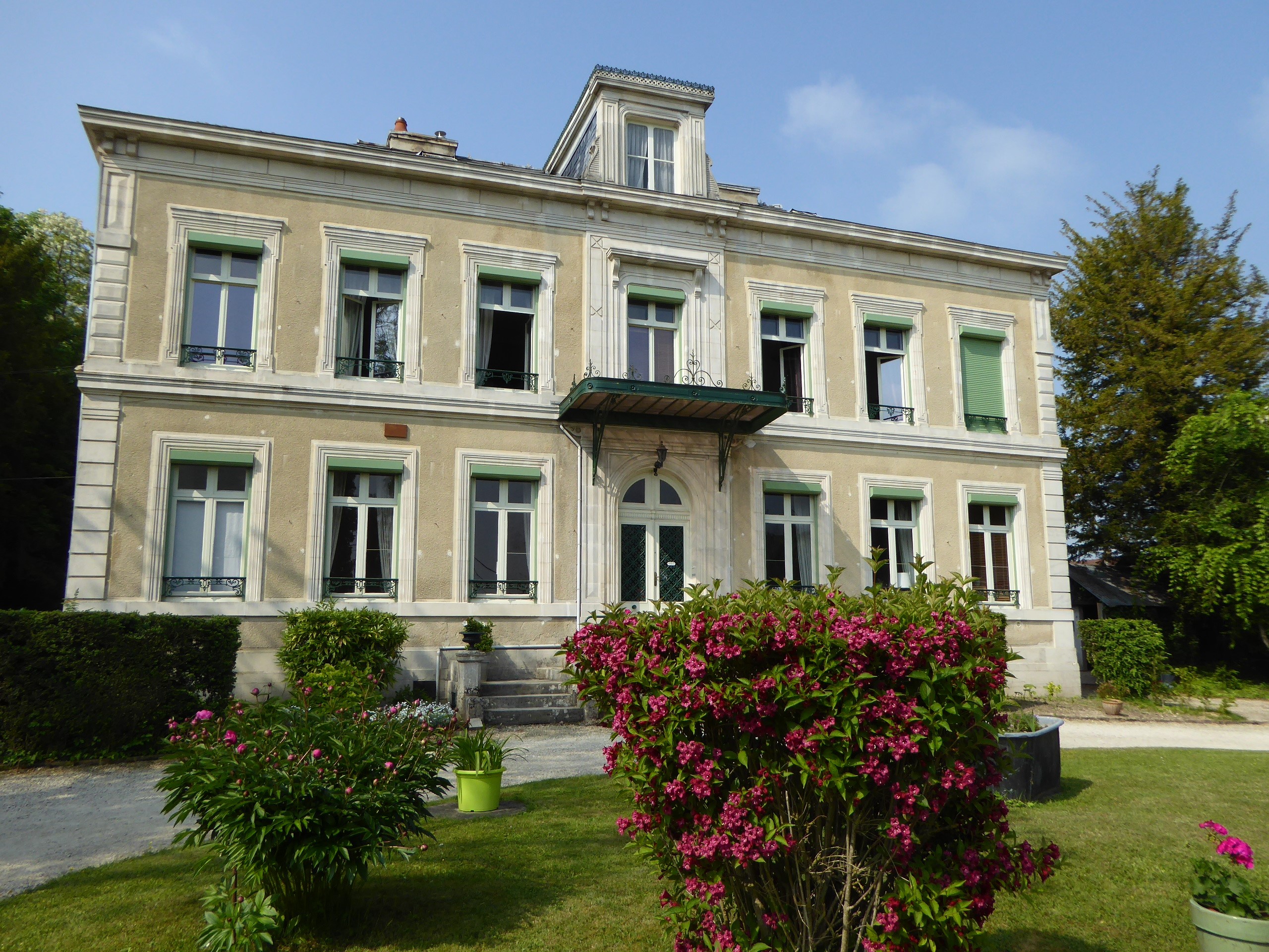 Château  de Pougy Logo